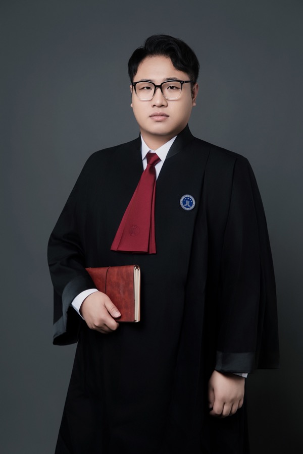 程栋律师照片